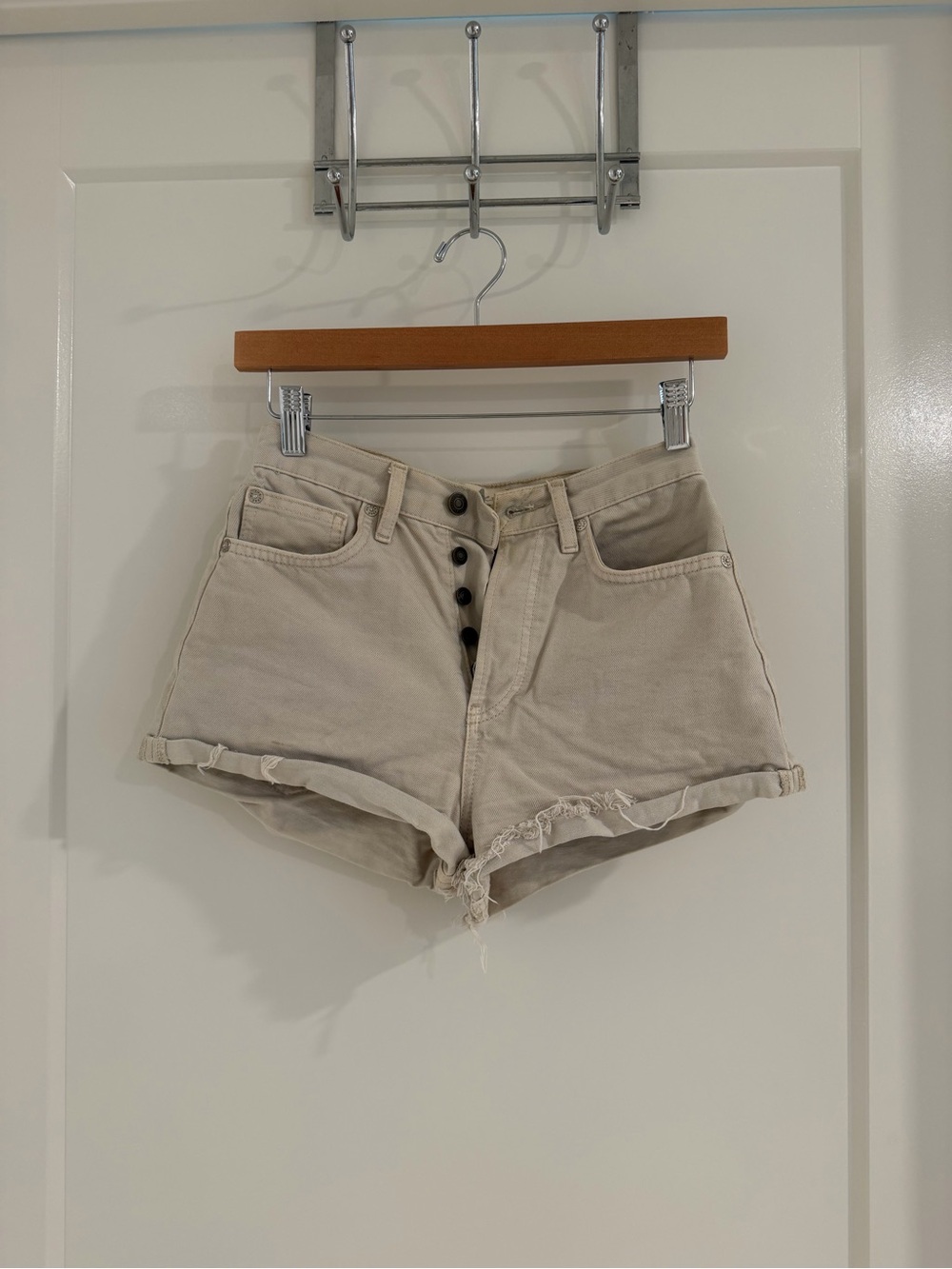 Free People - High-Rise Frayed Hem Women’s Shorts in Light Beige
